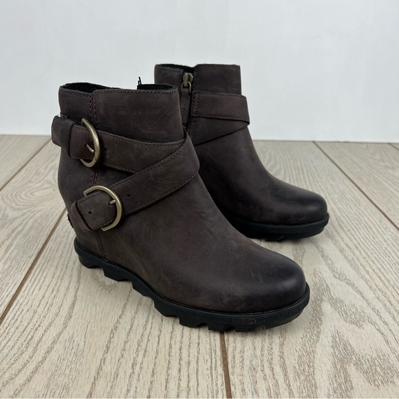 Sorel Joan Of Arctic Wedge II Leather Buckle Booties 6.5M Blackened Brown $235 - Picture 1 of 10
